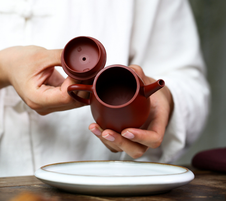 The famous handmade ancient Qin Quan pot of Dahongpao in Yixing raw ore (100ml)