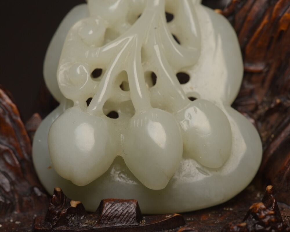 China Top Natural Hetian Jade Carved Nice Statue Unique White Jade Pendant Gift