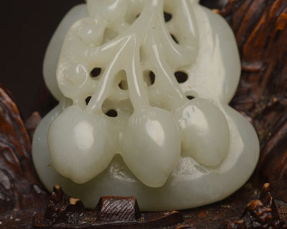 China Top Natural Hetian Jade Carved Nice Statue Unique White Jade Pendant Gift