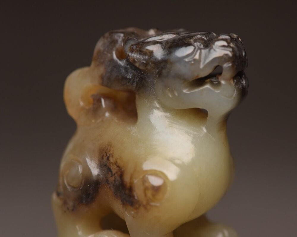 Chinese Old Natural Hetian Jade Carved Exquisite Beast Seal Statue Figurine Gift