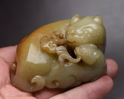 Top Chinese Natural Hetian Jade Handcarved Exquisite Beast Statue Collection Art