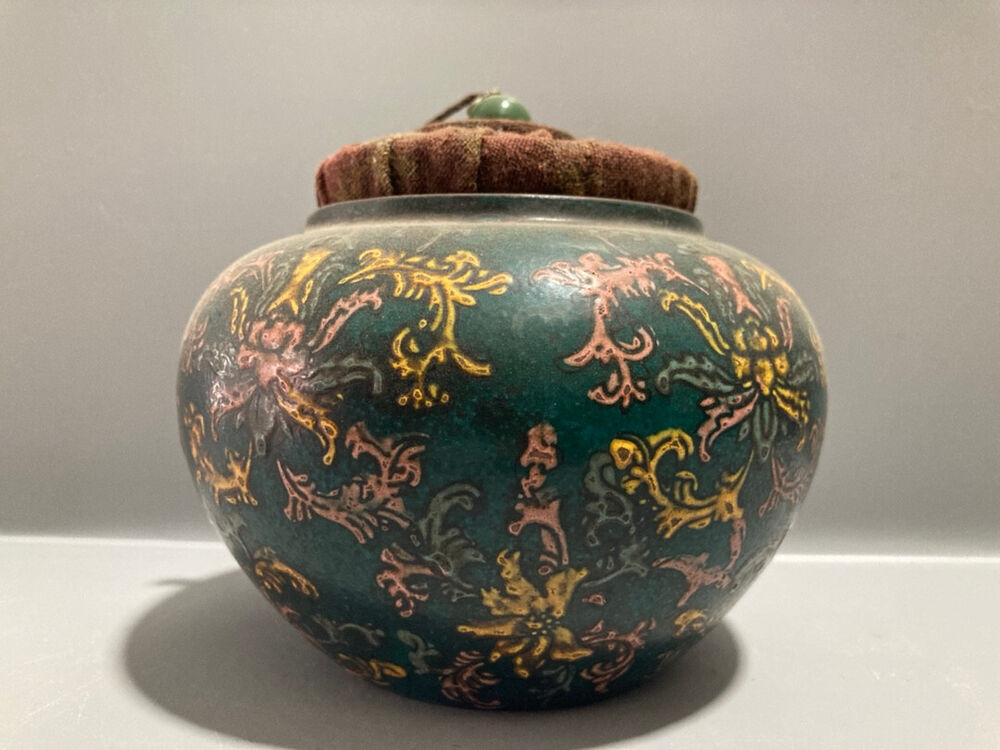 Chinese Yixing Zisha Clay Handmade Exquisite Purple Clay Tea Pot （紫砂茶叶罐）