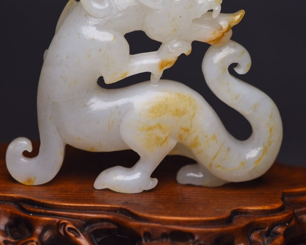 Chinese Top Natural Hetian Jade Carved Exquisite Fierce Dragon Statue Figurines