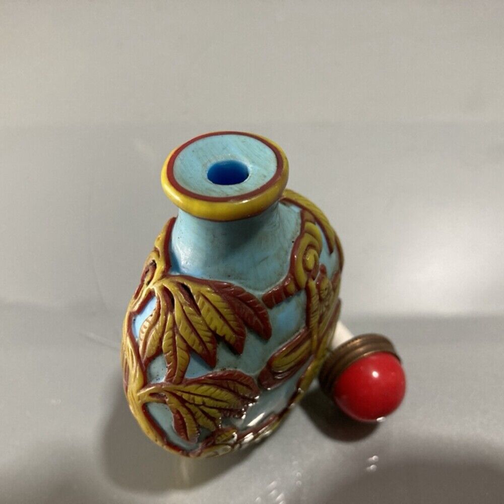 chinese beijing carved glass snuff bottle antique carving Figurine statue story