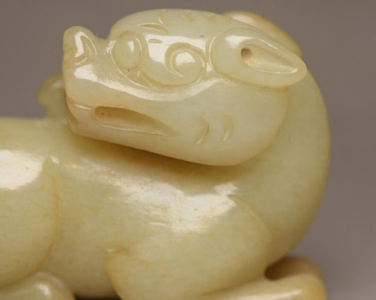 Chinese Natural Hetian Jade Carving Sculpture Exquisite Beast Statue Collectible