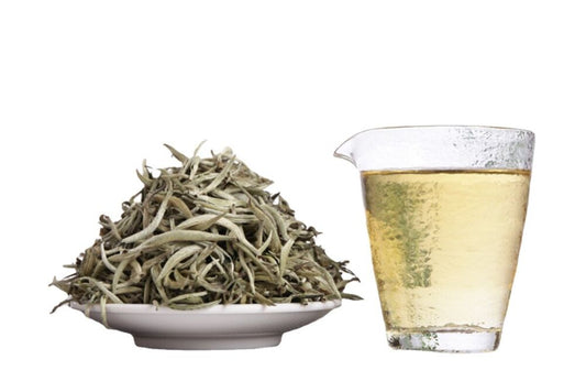 Pu'er raw tea white hair silver needle white hair single bud moonlight white tea