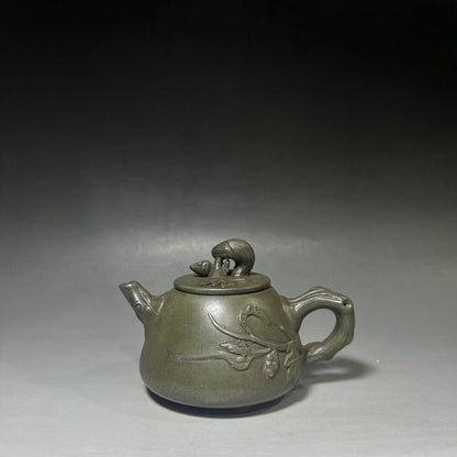 Chinese Yixing Zisha Clay Handmade Exquisite Teapot（松鼠石瓢壶 底款：蒋蓉）