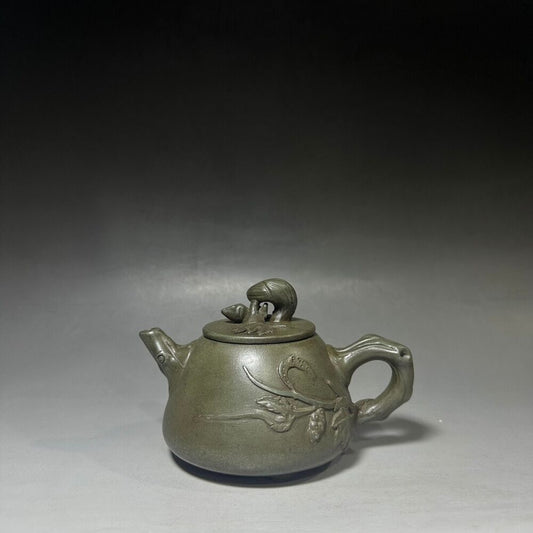 Chinese Yixing Zisha Clay Handmade Exquisite Teapot（松鼠石瓢壶 底款：蒋蓉）