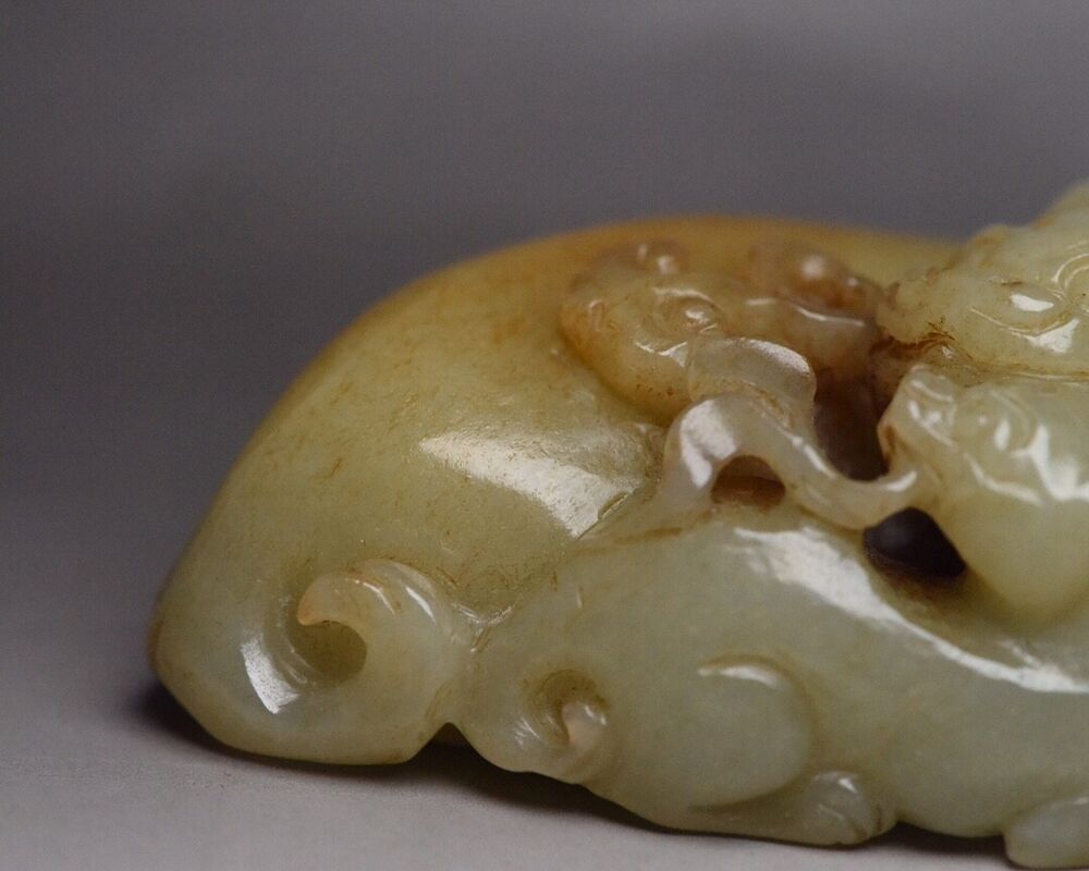 Top Chinese Natural Hetian Jade Handcarved Exquisite Beast Statue Collection Art
