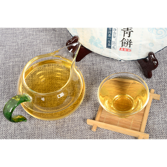 Yunnan Pu'er Tea Tea 357g Overlord Green Cake Menghai Ancient Tree Tea