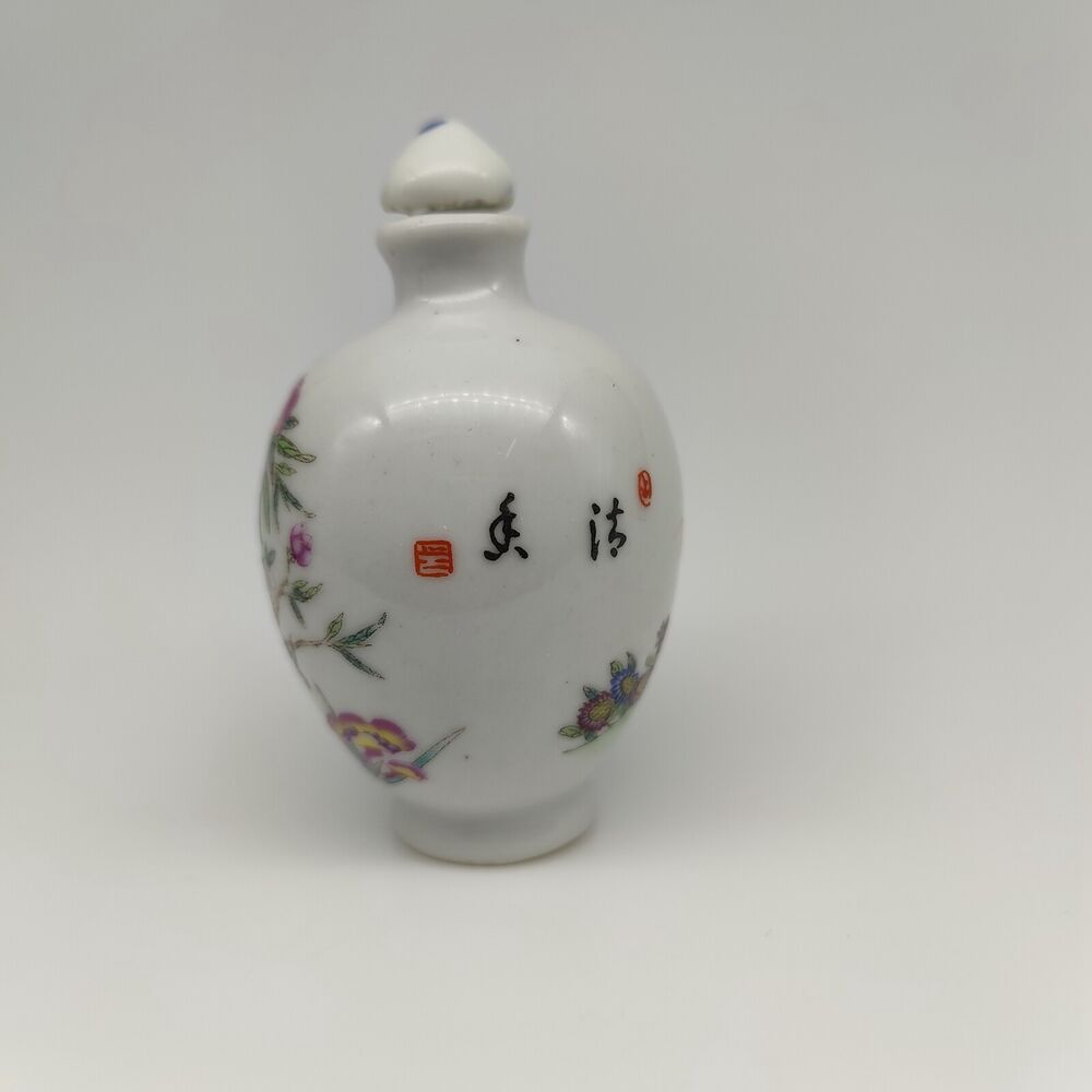 Chinese Porcelain Exquisite Painted Snuff Bottles Curio Animal Deer christmas