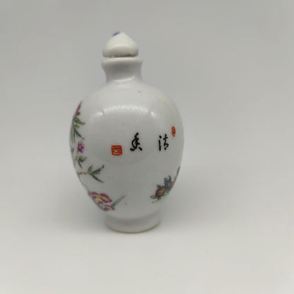 Chinese Porcelain Exquisite Painted Snuff Bottles Curio Animal Deer christmas