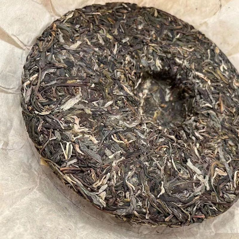 2022 Banzhang Pu'er Tea Raw Tea Cake Yunnan Pu'er Tea Ancient Tree Spring Tea