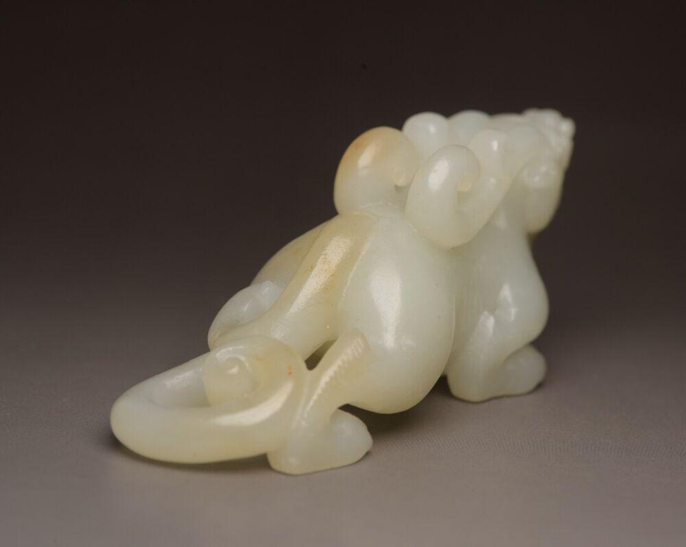 Top Chinese Natural Hetian Jade Carving Beast Statue Figurines Collectible Art