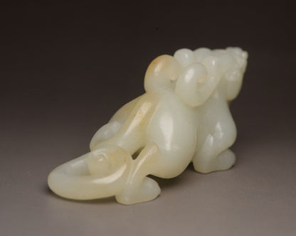 Top Chinese Natural Hetian Jade Carving Beast Statue Figurines Collectible Art