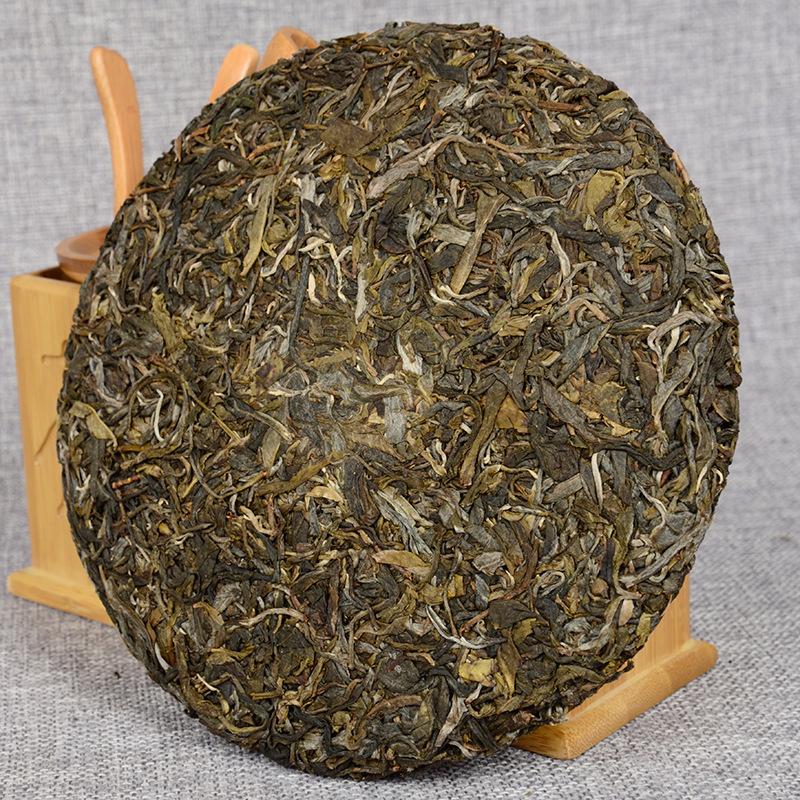 Green Tea Yiwu Scrapers Cake Early Spring Tea Healthy Drink 357g