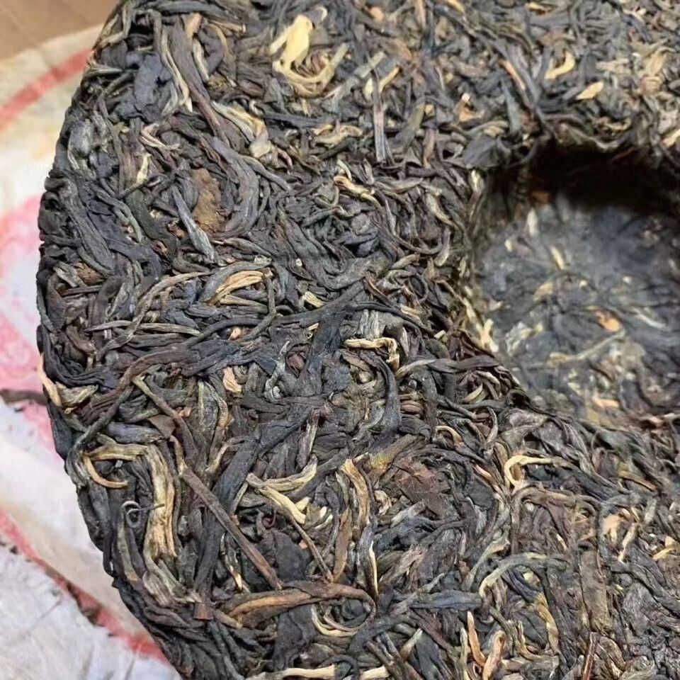 Yunnan TongQingHao Uncooked Pu'er Tea Cake Raw puerh Tea pu-erh tea about 357g