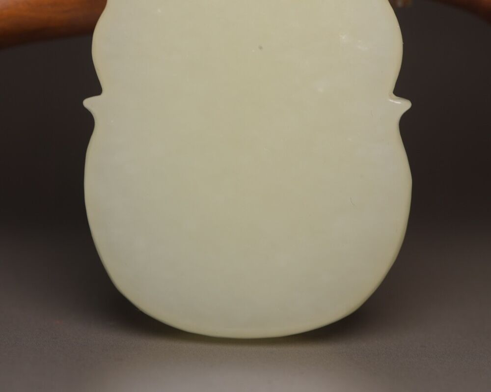 Top Chinese Natural Hetian Jade Carved Exquisite Guanyin Statue Pendant Jewelry
