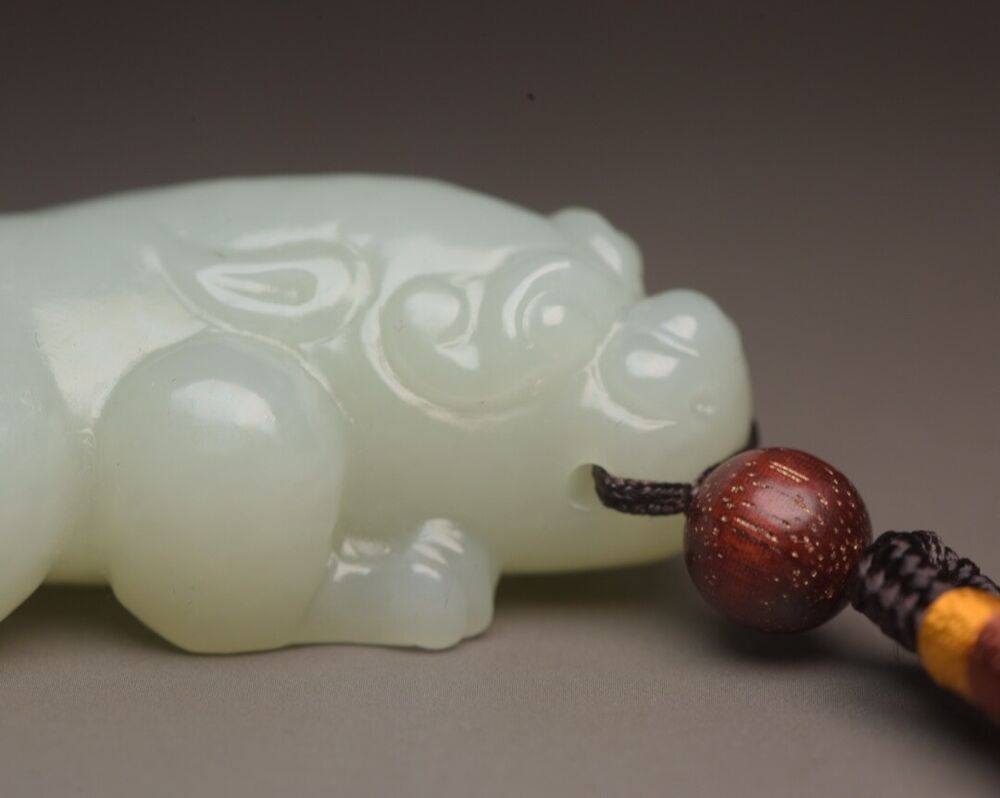 Top Chinese Natural Hotan White Jade Carved Exquisite Beast Statue Figurine Gift