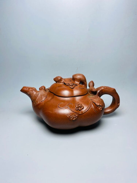 Chinese Yixing Zisha Clay Handmade Exquisite Teapot（桃子 底款：蒋蓉）