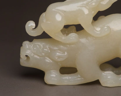 Chinese Top Natural Hetian Jade Carving Exquisite Beast Statue Figurines Artwork