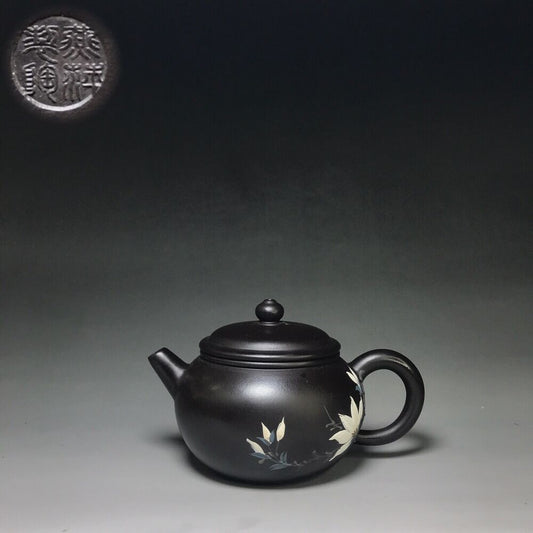 Chinese Yixing Zisha Clay Handmade Exquisite Teapot（乳鼎小壶 底款：燕萍）