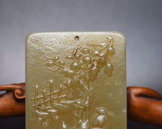 Chinese Natural Hetian Jade Carving Bird Statue Exquisite Pendant Jewelry Art