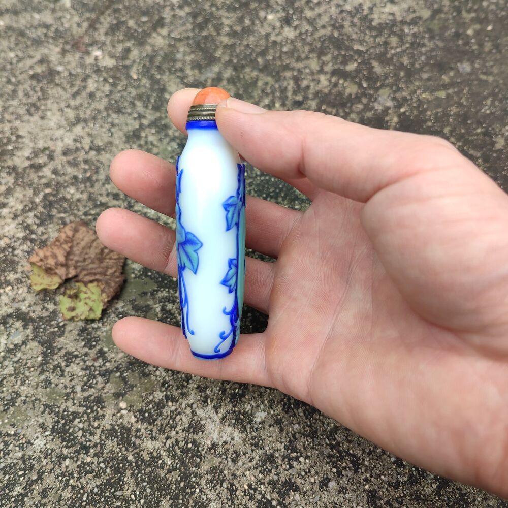 Peking Glass Snuff Bottle Chinese blue white eggplant Statue Beautiful Carving