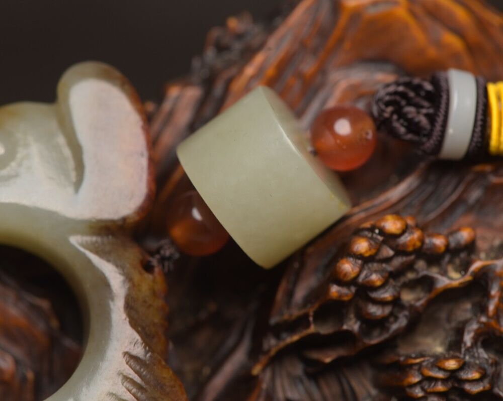 Chinese Natural Hetian Jade Hand Carved Nice Statue Unique Pendant Gift Jewelry
