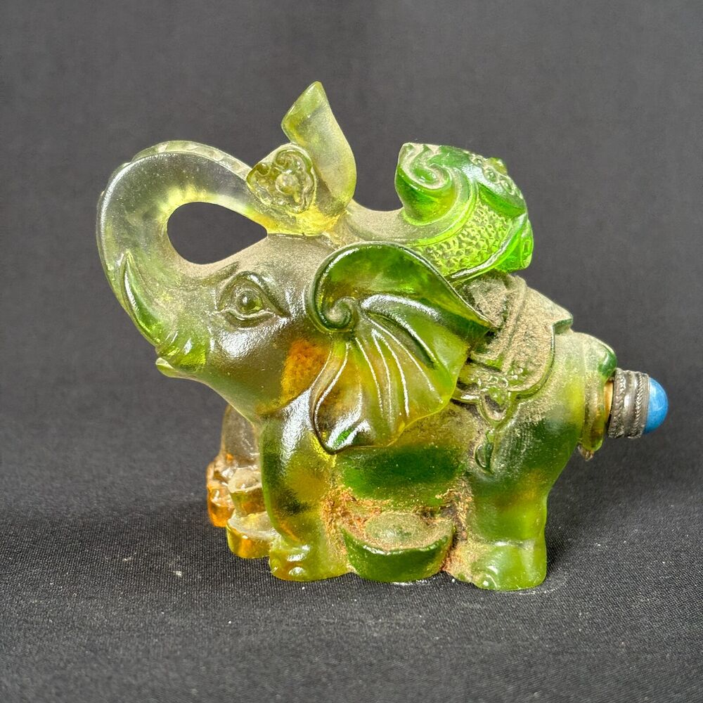 Chinese Snuff Bottle elephant figurine statue Box Glass Carved Colored Glaze art
