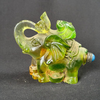 Chinese Snuff Bottle elephant figurine statue Box Glass Carved Colored Glaze art