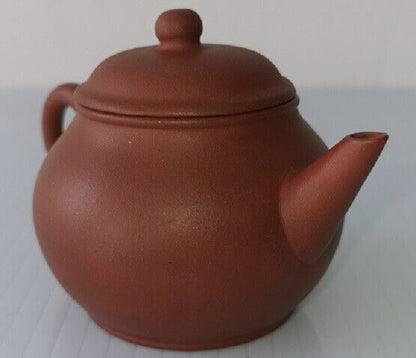 Yixing zisha purple clay Chinese teapot signed, with great tea patina 芭乐 清水泥