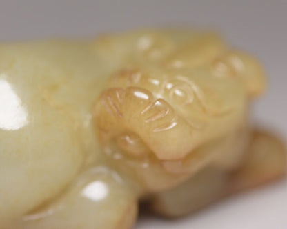 Collection Chinese Antique Hetian Jade Carving Exquisite Beast Statue Figurines