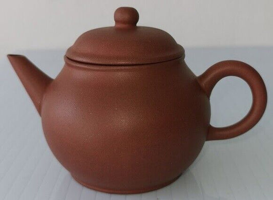 Yixing zisha purple clay Chinese teapot signed, with great tea patina 芭乐 清水泥