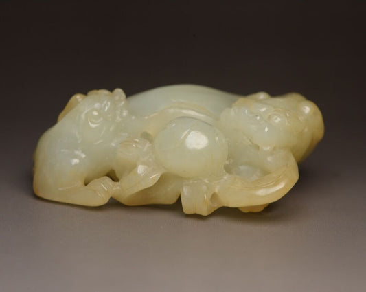 Top Chinese Antique Natural Hetian Jade Carved Exquisite Lion Statue Collections