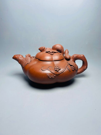 Chinese Yixing Zisha Clay Handmade Exquisite Teapot （松鼠葡萄 底款：蒋蓉）