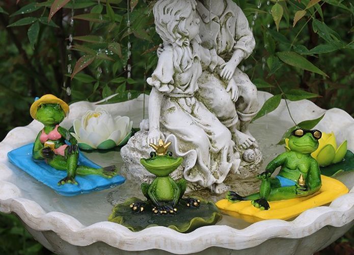 Frogs Statue Resin Floating Sculpture Desk Ornament Tank Garden Pond Decorations