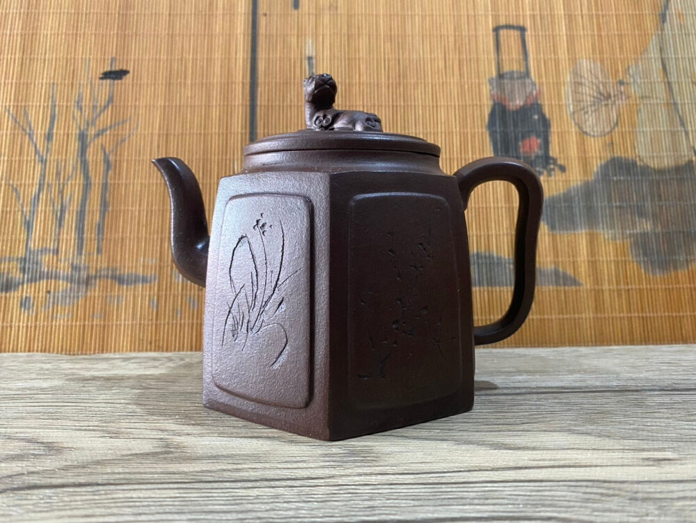 Chinese Yixing Zisha Clay Handmade Exquisite Teapot（壶 底款：顾景舟）