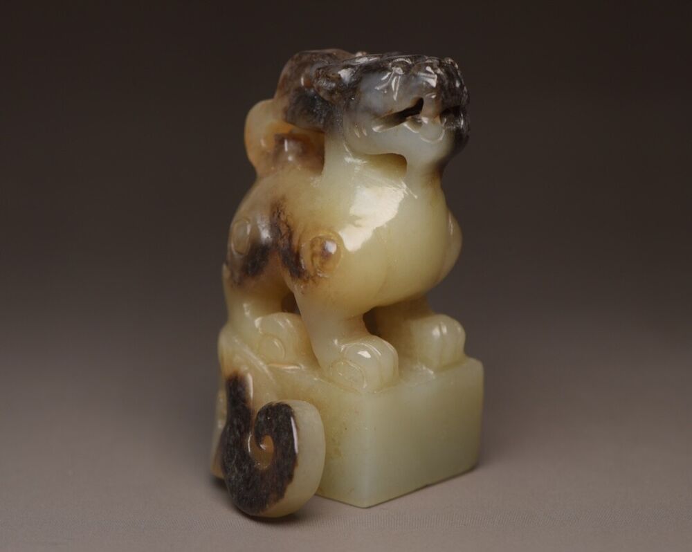 Chinese Old Natural Hetian Jade Carved Exquisite Beast Seal Statue Figurine Gift