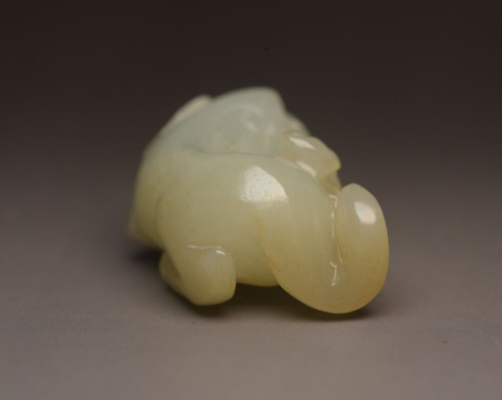 Antique Chinese Natural Hetian Jade Hand Carved Exquisite Beast Statue Figurines
