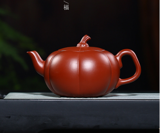 Chinese Yixing Zisha Clay Handmade Exquisite Teapot （茄瓜壶 底款：如图）