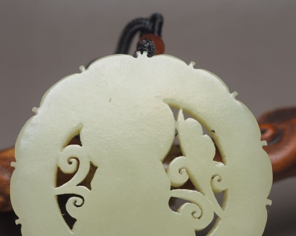 Chinese Natural Hetian Jade Carved Kwan Yin Statue Good Luck Pendant Jewelry Art