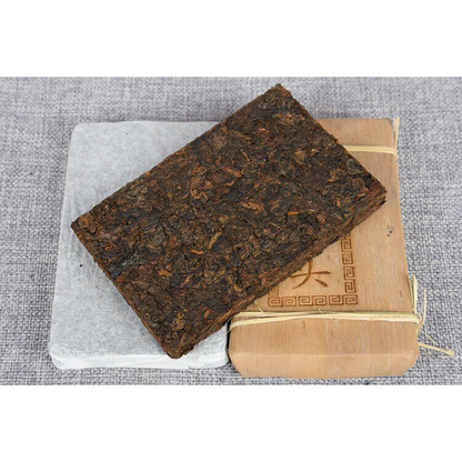 250g/8.8oz Natural Black Tea Pu-erh Tea Tea Head Golden Bud Brick Ripe Tea Brick