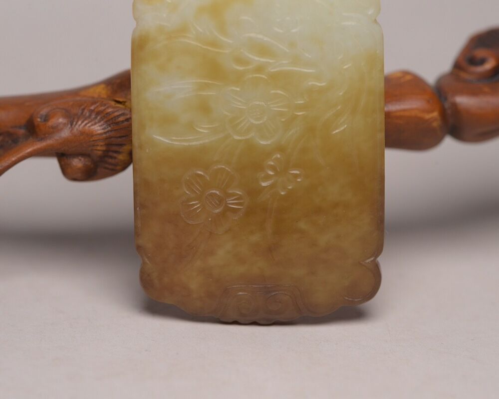 Chinese Old Natural Hetian Jade Hand Carved Exquisite Jade Pendant Jewelry Gift