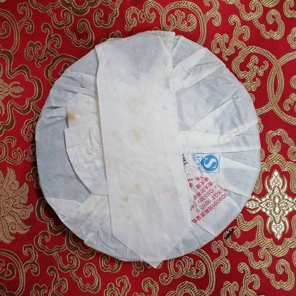 Xiaguan T8653 Iron Cake Yunnan Pu-erh Tea Cake 2013 357g Raw Pu'er Sheng Cha