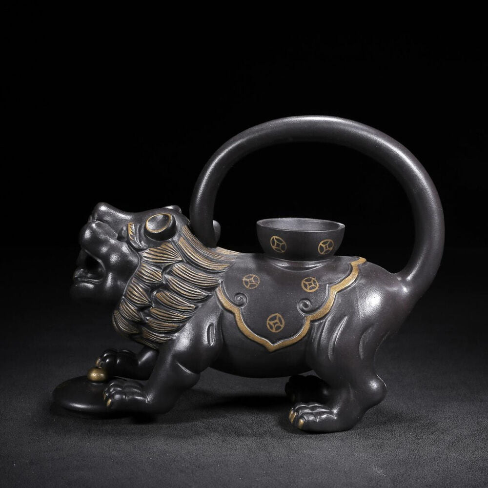 Chinese Yixing Zisha Clay Handmade Exquisite Teapot （雄狮 底款：陈鸣远）