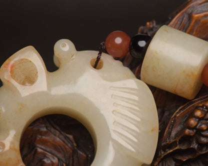 Chinese Beautiful Natural Hetian Jade Carving Fine Statue Lucky Pendant Jewelry