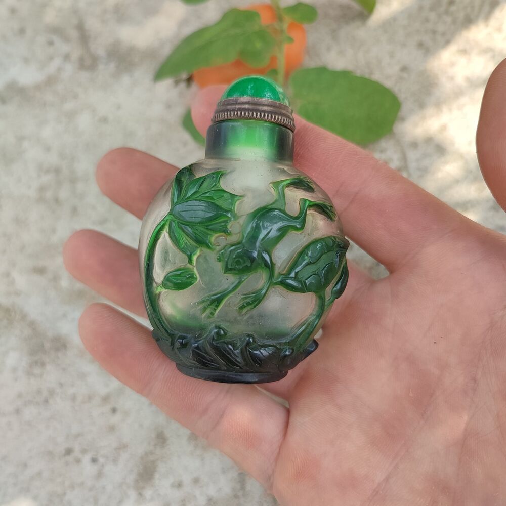 Chinese Old Beijing Carved Exquisite Lotus Flower Snuff Bottle Glass frog statue