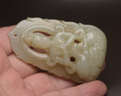 Chinese Natural Hetian Jade Carving Kuan Yin White Jade Pendant Jewelry Collect
