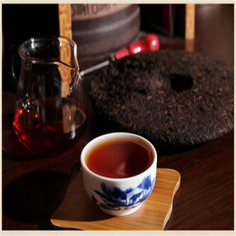 Palace Old Pu-Erh Cooked Tea Cake Premium Yunnan Ecological Pu'er Black Tea 357g